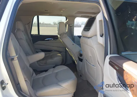 2016 Cadillac Escalade Luxury Collection z USA, uszkodzony, nr VIN 1GYS3BKJ2GR351431